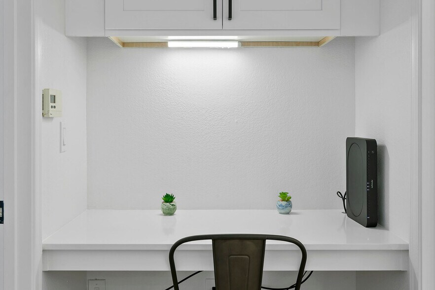 Building Photo - 9450 W Cabela Dr