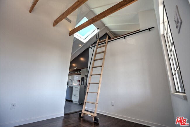 Building Photo - 1807 Montana Ave