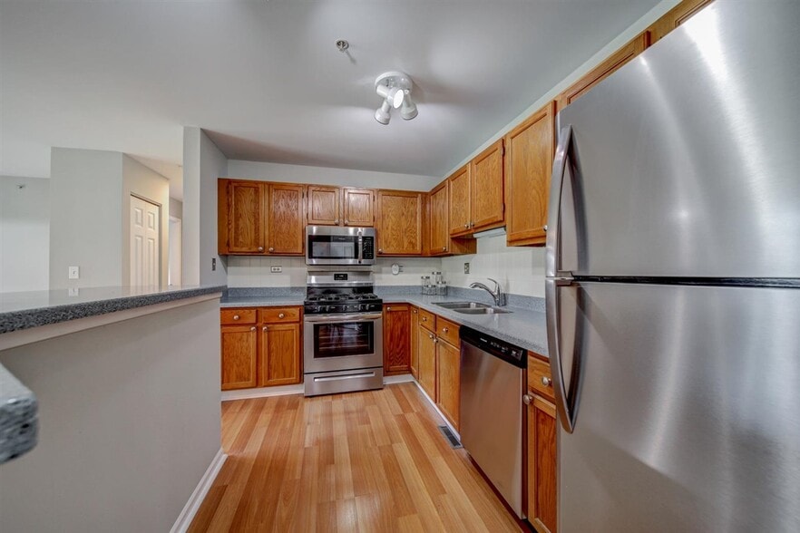 Building Photo - 5S530 Scots Dr