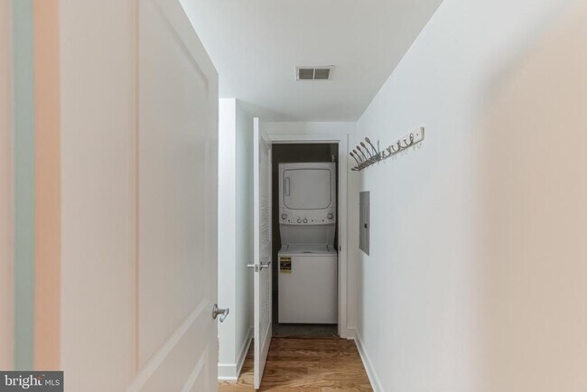 Building Photo - 1117 10th St NW