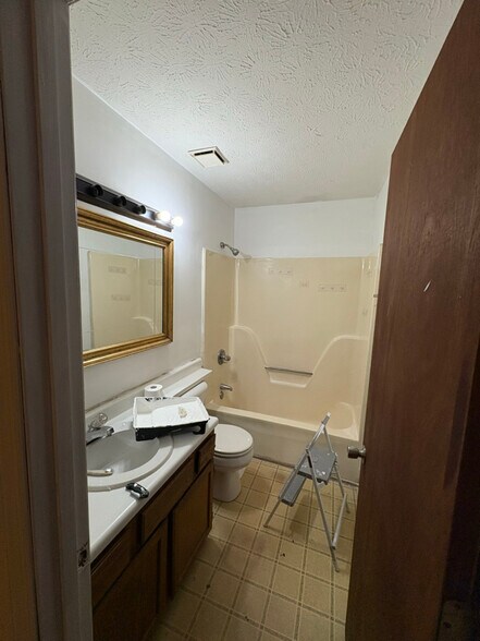 Building Photo - 304 S Keeneland Dr