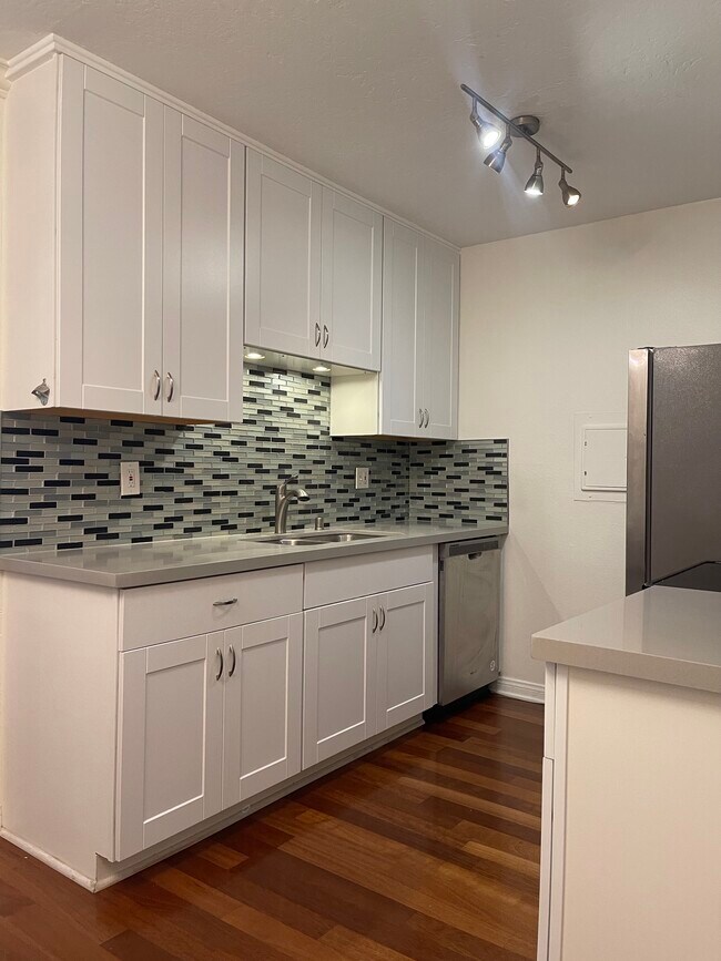 Building Photo - 1707 Pacific Coast Hwy