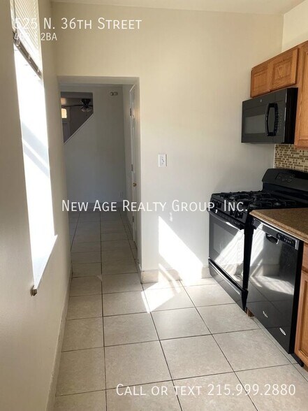 Building Photo - 525 N 36th St