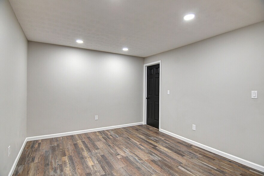 Building Photo - 1204 S Main St