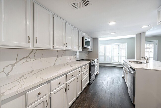 Building Photo - 14214 Misty Meadow Ln