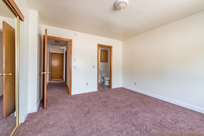 Building Photo - 3439-3439 SW 125th Ave
