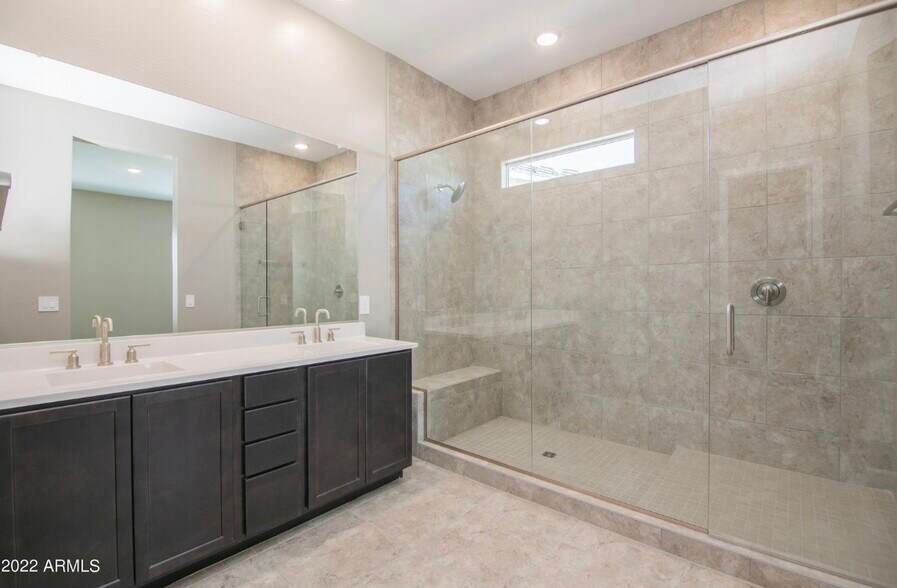 Master Bath - 4882 E Helena Dr