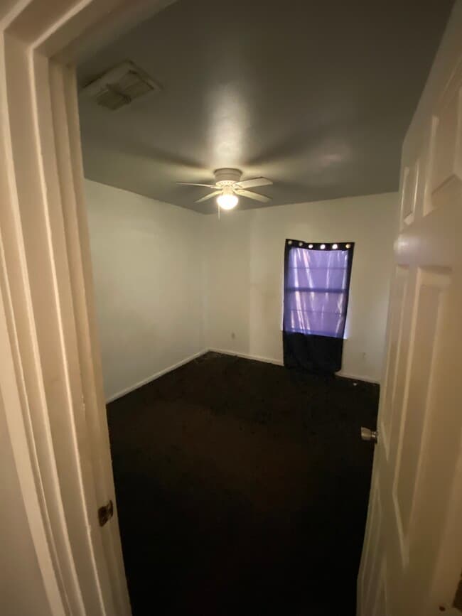 Building Photo - 1307 E Travis St