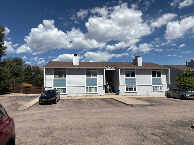 Building Photo - 4457 E Pikes Peak Ave