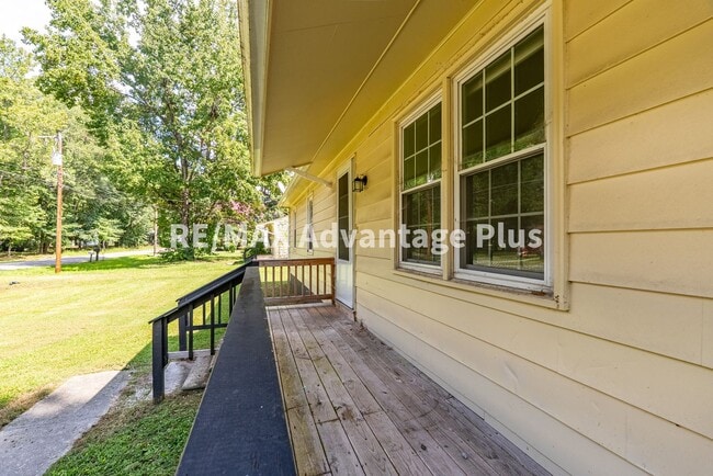 Building Photo - 4 Bedroom Home in Blackstone!