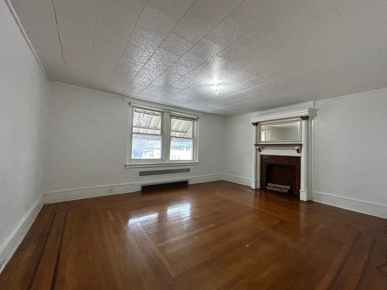 Living Room p2 - 193 Zerby Ave