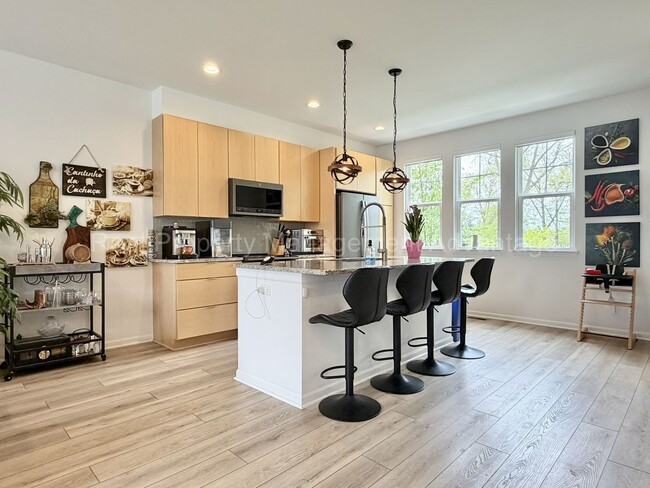 Building Photo - Modern 2020 Built Townhome Just Steps from Downtown Ferndale!