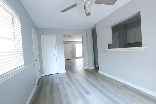 Building Photo - 4624 W Orange St