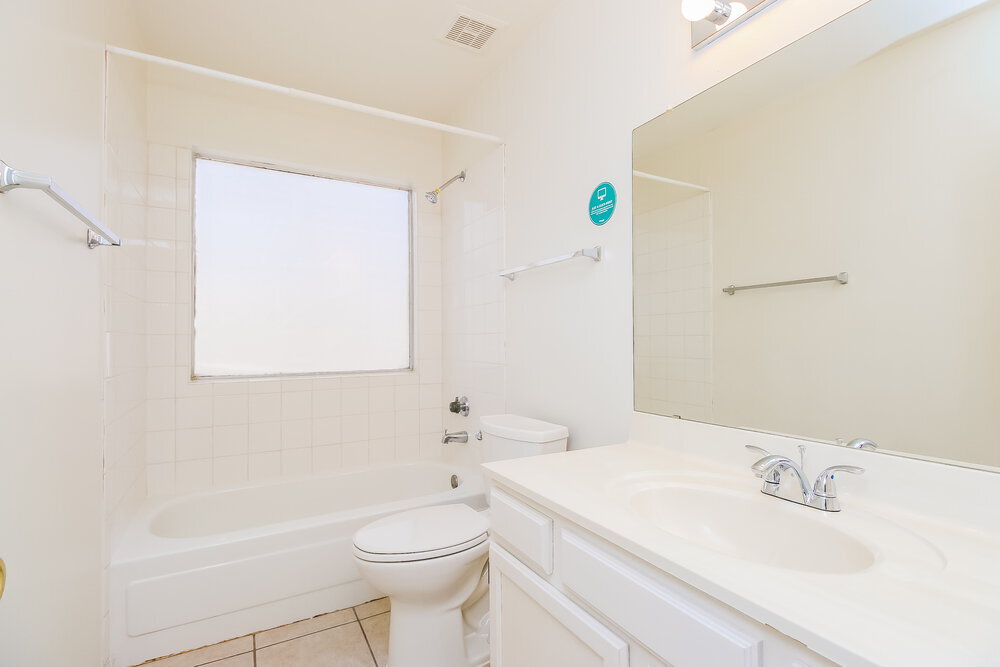 Building Photo - 4837 E Grandview St