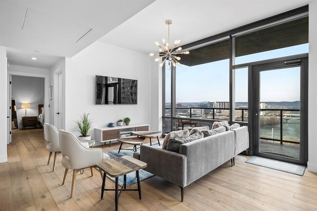 Building Photo - 70 Rainey St