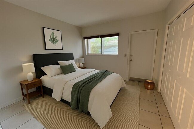 Building Photo - 344 SE 11th Ave