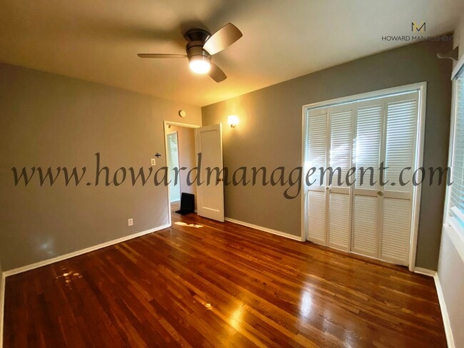 Building Photo - Lovely home with extra large backyard, con...