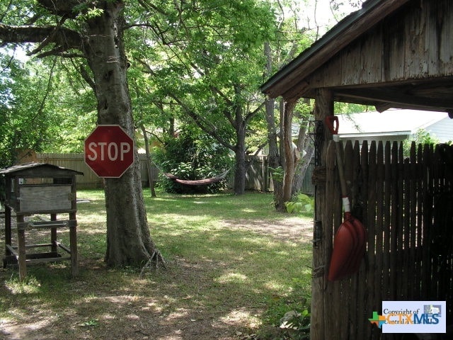 Building Photo - 624 Live Falls