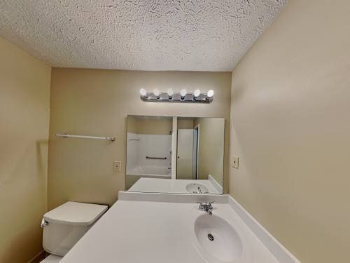 Building Photo - 5676 Crestwood Dr SW