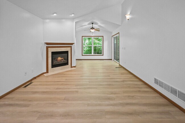 Building Photo - 6030 Boulder Ridge Dr