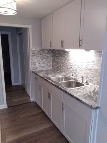 Granite w/Tile backsplash - 38 North Park Row