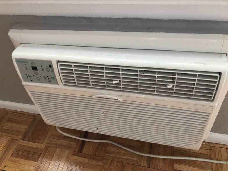 Building Photo - 147 Main St