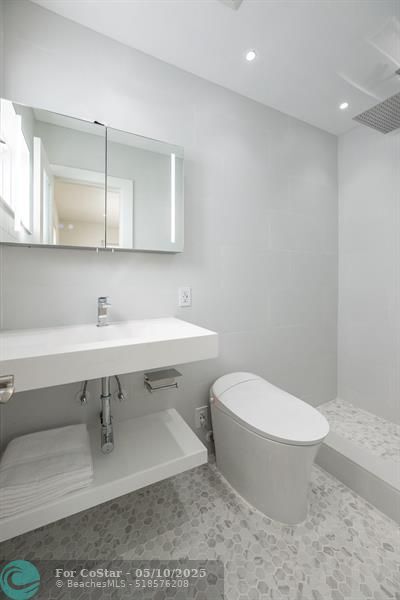 Building Photo - 928 Orange Isle