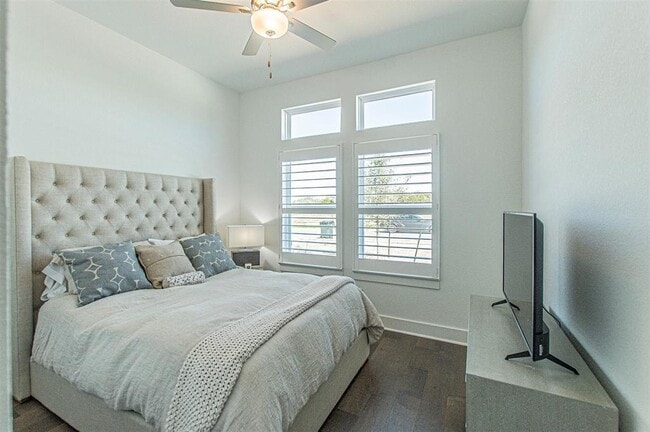 Building Photo - 215 Milam Crk Dr