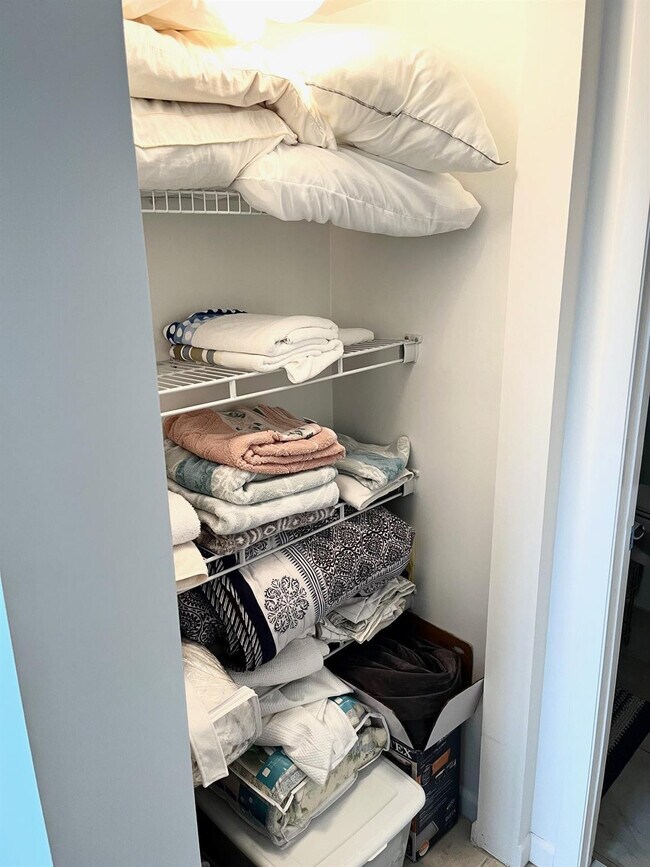 Building Photo - 40 NE Plantation Rd