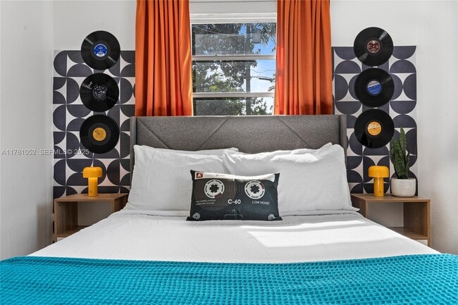 Building Photo - 260 NE 45th St