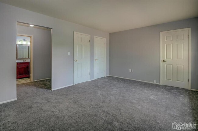 Building Photo - 40 Staghorn Dr