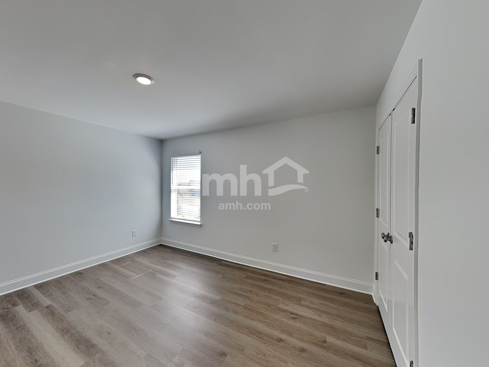 Building Photo - 44 Pointe Dr