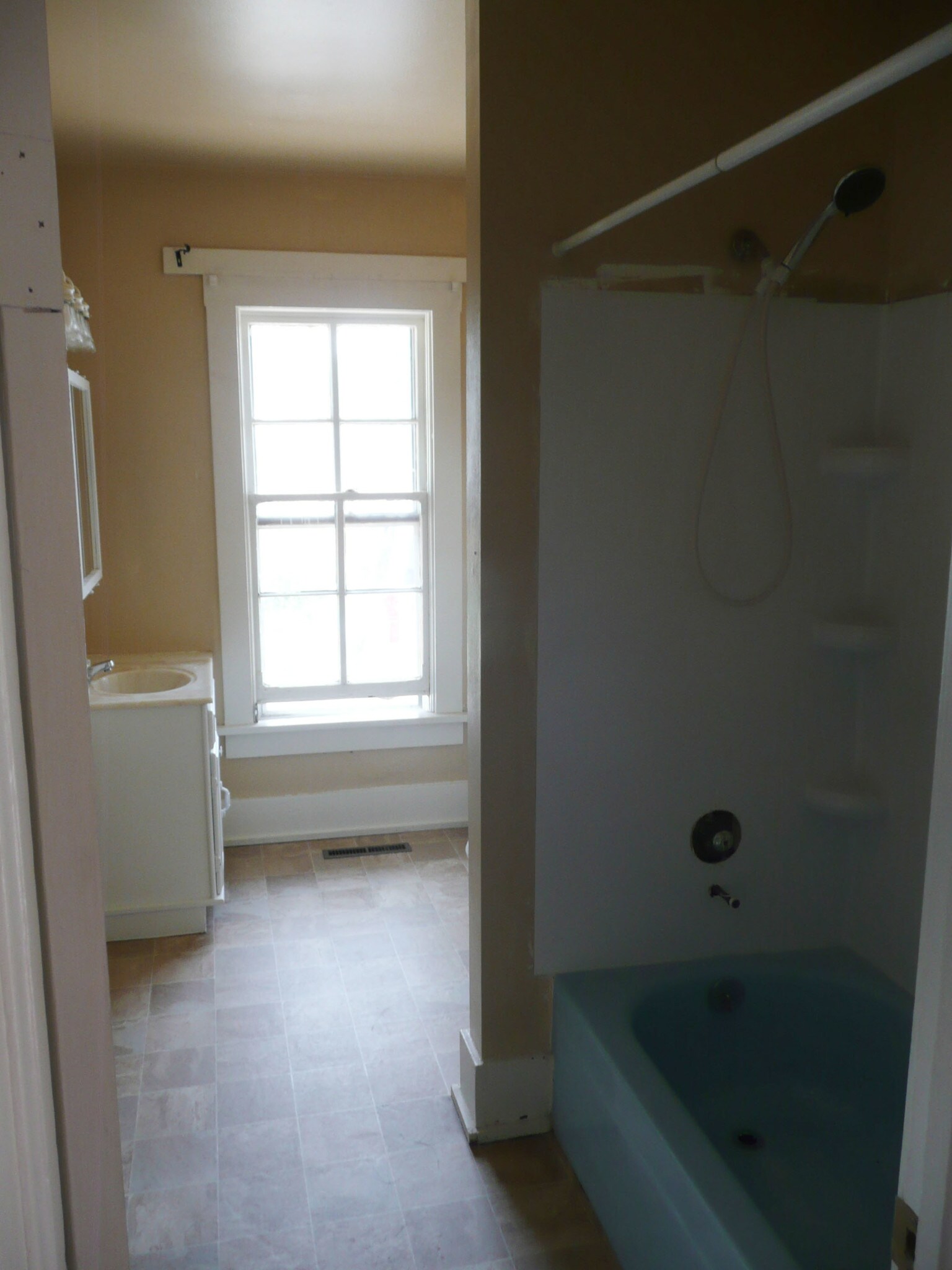 Building Photo - 1302 S Overland Trail