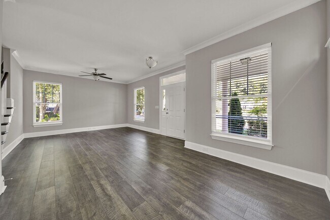 Building Photo - Two Story Cottage In Historic Waxhaw