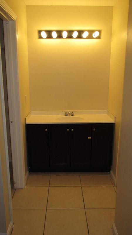 Building Photo - 2185 Pretty Ln