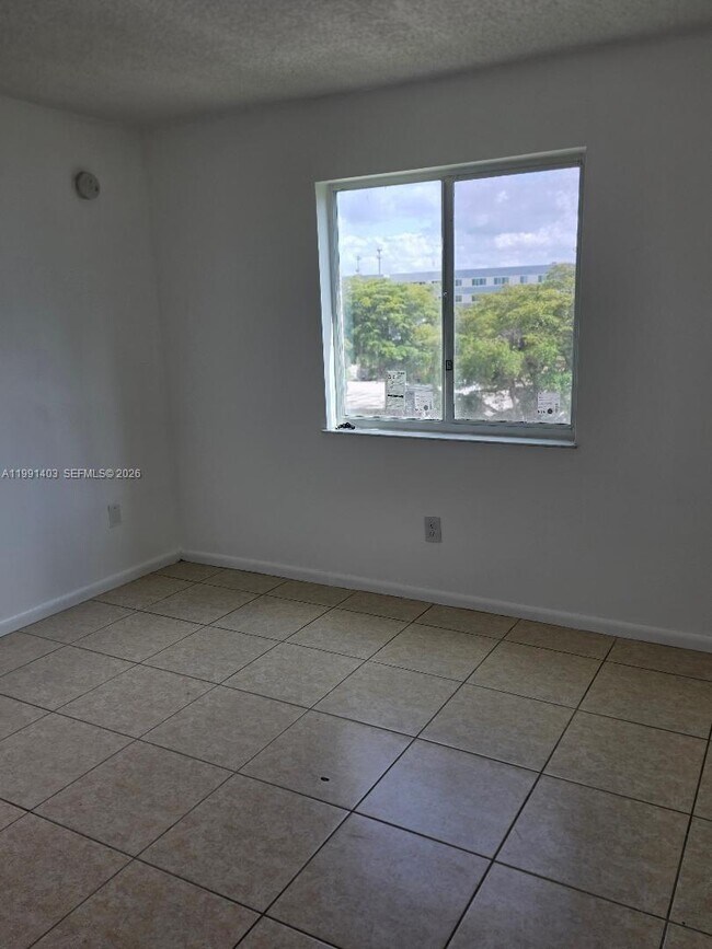 Building Photo - 14830 Naranja Lakes Blvd