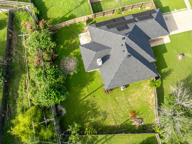 Building Photo - 605 Paintbrush Dr