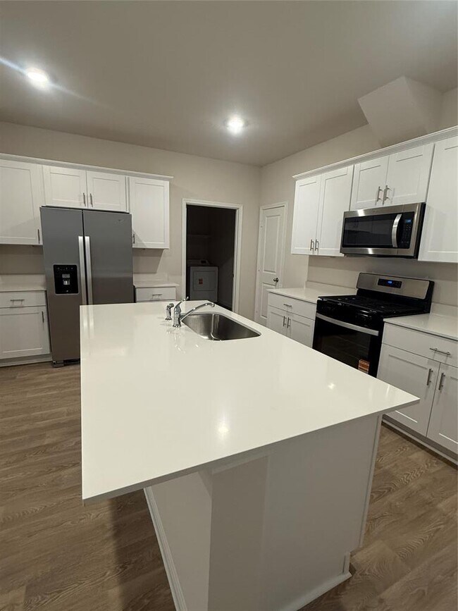 Building Photo - 233 New Albany Ln