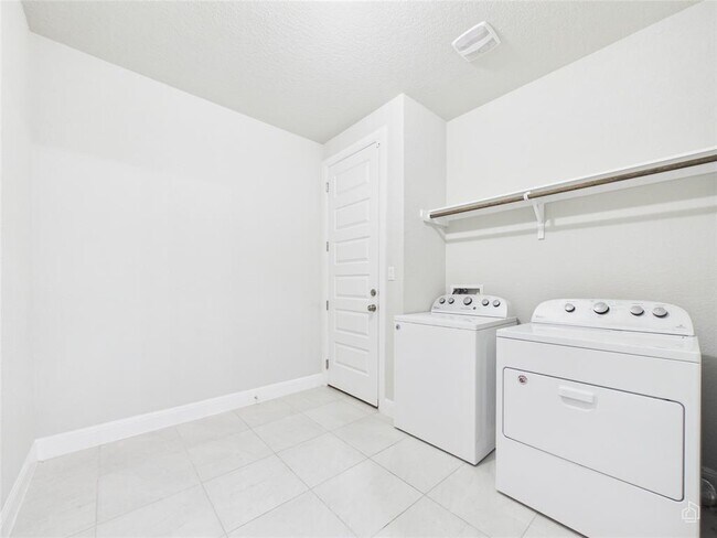 Building Photo - 111 Tabago Ct