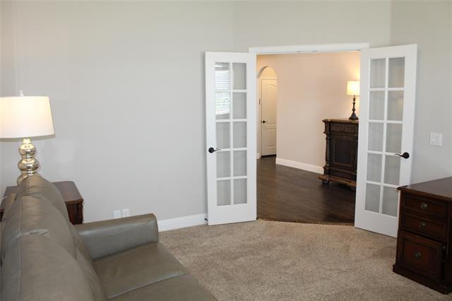 Building Photo - 1402 Welch Dr