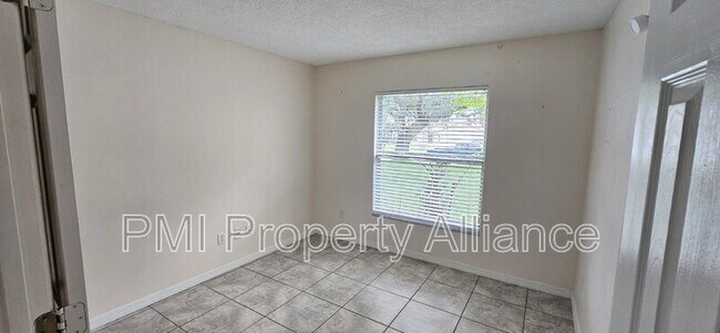 Building Photo - 11649 Crescent Pines Blvd