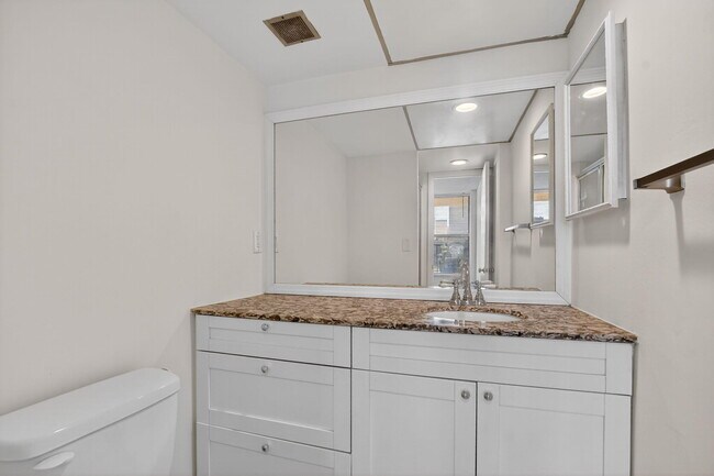 Building Photo - 11 Royal Palm Way