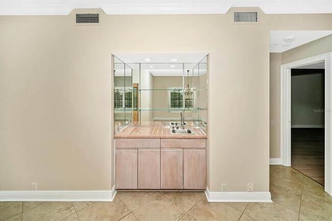 Building Photo - 7669 Fairway Woods Dr