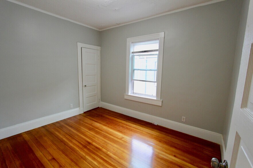 Building Photo - 137 Pleasant St
