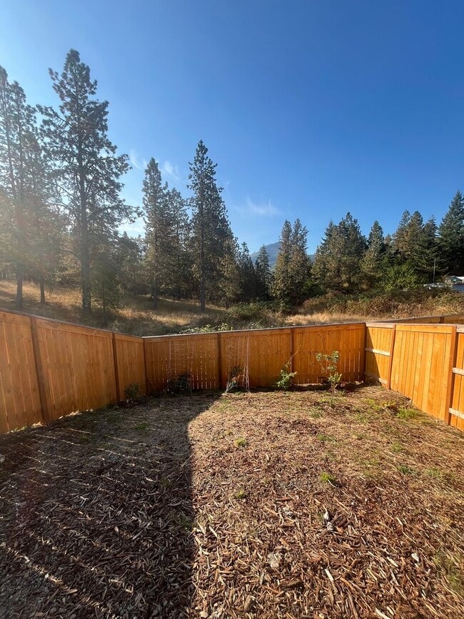 Building Photo - 3-Bedroom 2-Bathroom home in Lowell