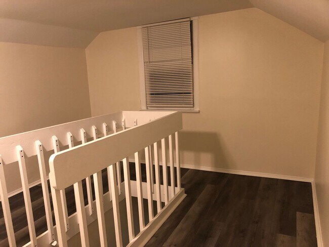 Building Photo - Fantastic 2+ Bedroom w/ 1 1/2 Bath Home! Recently Renovated! Hardwood Floors! Central Air! W/D Ho...