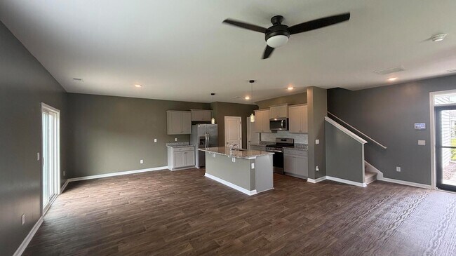 Building Photo - 742 Ladywood Dr