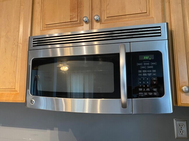 Building Photo - 425 Atlanta Ct