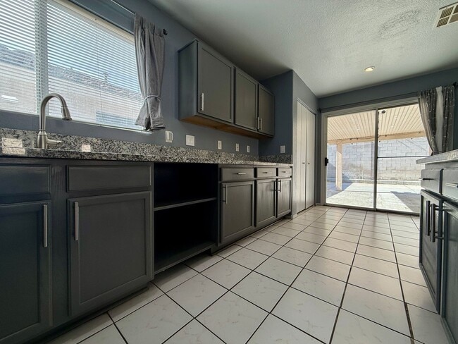 Building Photo - Northwest/Centennial Hills - 3BD SINGLE STORY HOME, GRANITE COUNTER TOPS, STAINLESS STEEL APPLIAN...