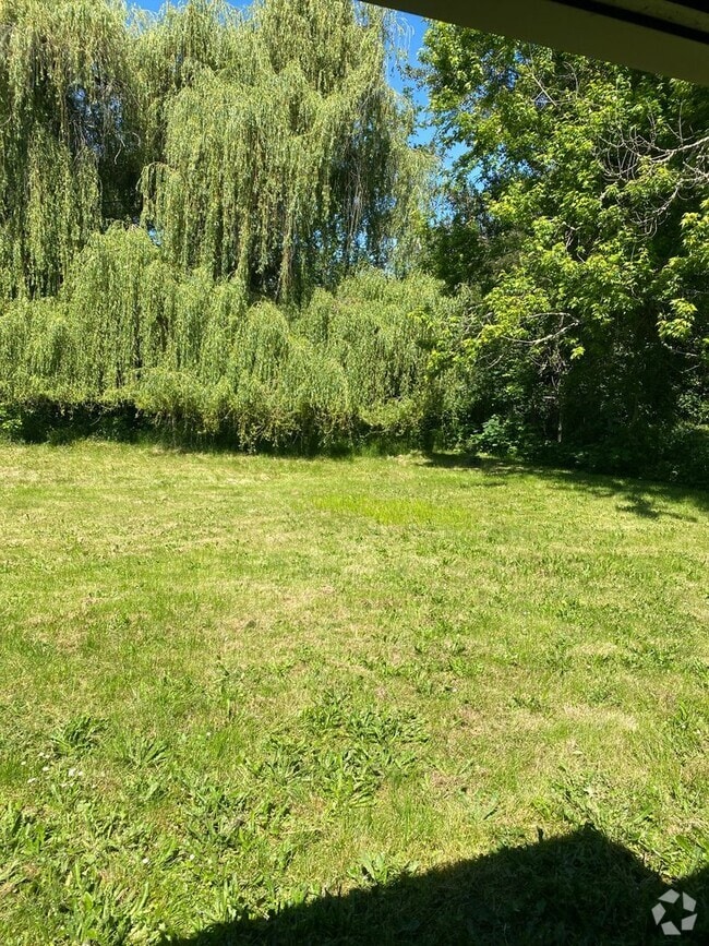 Building Photo - Fresh and bright!! 3 bedroom, 1 bath on la...